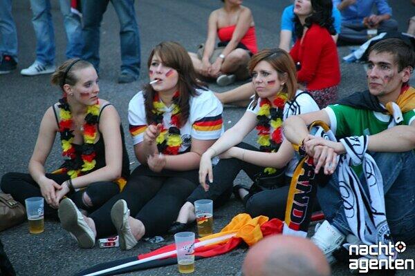 Public Viewing im Olympiastadion: So fieberten die Fans mit der deutschen Mannschaft.