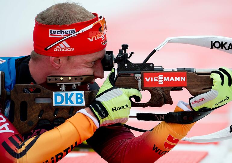 Biathlet Daniel Böhm am Schießstand.