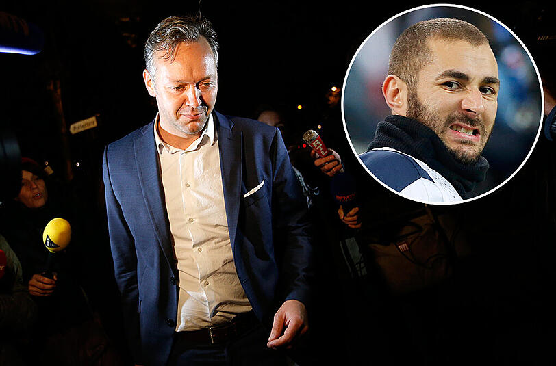 Karim Benzemas Anwalt Sylvain Cormier verlässt am Mittwoch die Polizeistation in Versailles, wo der Fußballstar die Nacht unter Arrest verbracht hat.