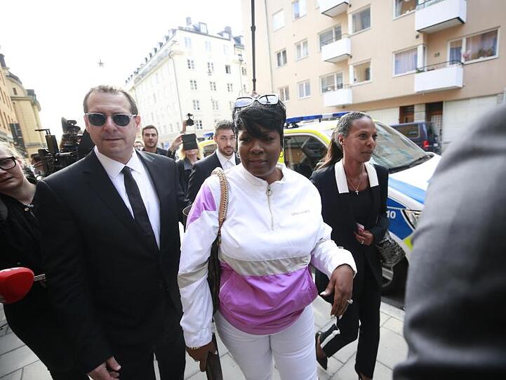 Renee Black, die Mutter von US-Rapper A$AP Rocky, auf dem Weg zum Gericht.