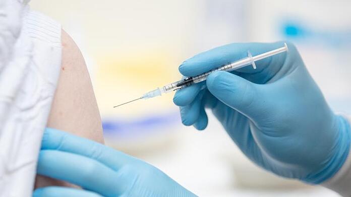 Mindestens 3.800 Beschäftigte der München Krankenhäuser und Kliniken haben inzwischen einen Impfschutz.