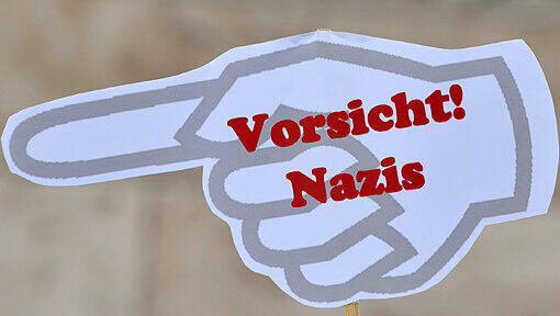 Über Ostern wollte Tussenhausen nazifrei bleiben. Über Ostern wollte Tussenhausen nazifrei bleiben.