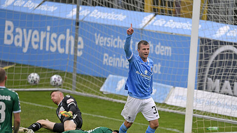Löwen-Rückkehrer Richard Neudecker zeigt in der laufenden Saison starke Leistungen - wie beim 4:1 gegen Lübeck.