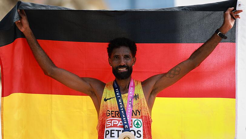 Petros feierte den ersten großen Titel seiner Karriere. Petros feierte den ersten großen Titel seiner Karriere.