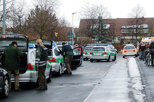 Großeinsatz in der Siedlung in Kitzingen: Die Polizei schließt nicht aus, dass es sich um einen Unfall handelte.