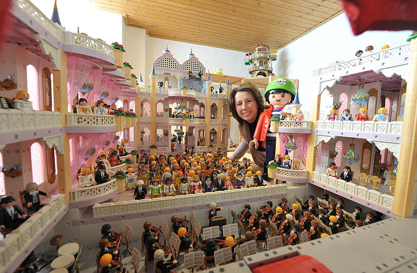 Ein Opernhaus aus Playmobil-Fundstücken: Das Lebenswerk von Daniela Schabenstiel.