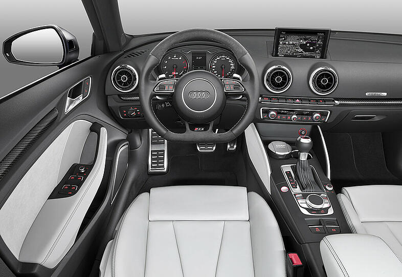Modell-Athlet: Der neue Audi RS 3 Sportback schaut schon im Stand schnell aus. Er schafft Tempo 280.