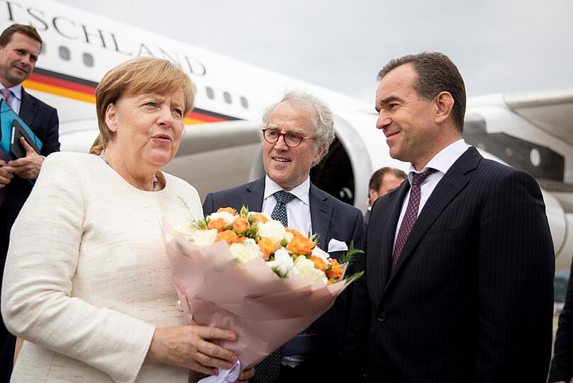 Anschließend fährt die Kanzlerin zur Sommerresidenz des russischen Präsidenten zu einem Arbeitsbesuch.