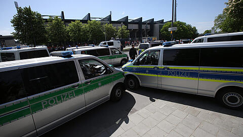Die Polizei wird am Mittwochabend rund um das Grünwalder Stadion im Einsatz sein. (Symbolbild)