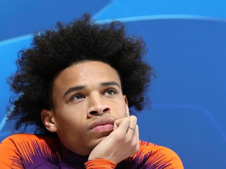 Der Fußballspieler Leroy Sané bei einer Pressekonferenz. Foto: Martin Rickett/PA Wire/dpa/Archivbild