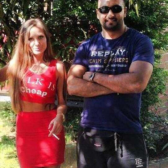 Schwesta Ewa auf Instagram: Die Rapperin liebt es, ihre Fans mit lasziven Fotos zu provozieren.