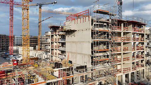 Wer in M&uuml;nchen Wohnungen bauen will, braucht eine Baugenehmigung &ndash; und diese erteilt die Lokalbaukommission. Doch die Beh&ouml;rde ist &uuml;berlastet, hei&szlig;t es.