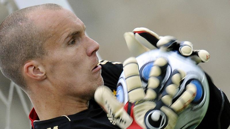 Beging vor fast einem Jahr Selbstmord: Robert Enke. Beging vor fast einem Jahr Selbstmord: Robert Enke.
