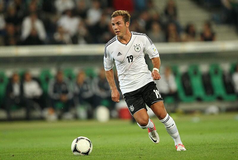 MARIO GÖTZE: Hatte viele Ballkontakte &ndash; und im Verbund mit seinem Dortmunder Spezl Marco Reus auch die sehenswertesten. Logisch auch, dass er den Führungstreffer erzielte. NOTE 2