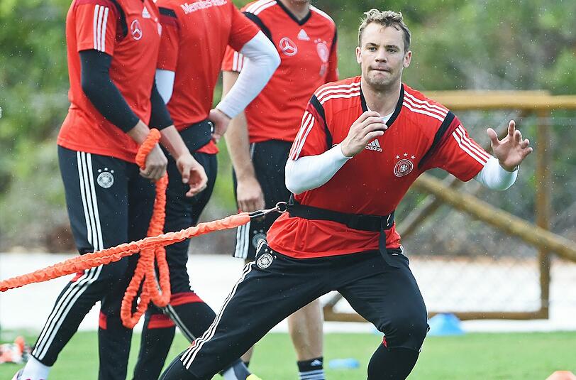 Manuel Neuer ist in Brasilien wieder voll ins Training eingestiegen.