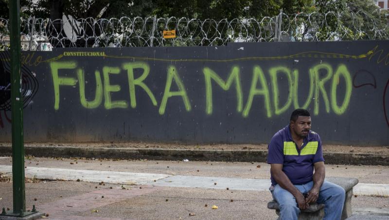 "Maduro raus", steht an einer Wand geschrieben. Die Wirtschaftsleistung des südamerikanischen Landes hat sich in den vergangenen Jahren halbiert. Korruption, Missmanagement und staatliche Gängelung haben die industrielle Basis weitgehend zerstört. "Maduro raus", steht an einer Wand geschrieben. Die Wirtschaftsleistung des südamerikanischen Landes hat sich in den vergangenen Jahren halbiert. Korruption, Missmanagement und staatliche Gängelung haben die industrielle Basis weitgehend zerstört.