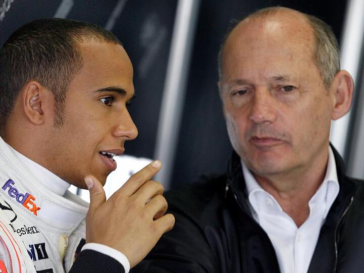 Ron Dennis unterhält sich in Australien mit McLarens Topfahrer Lewis Hamilton.