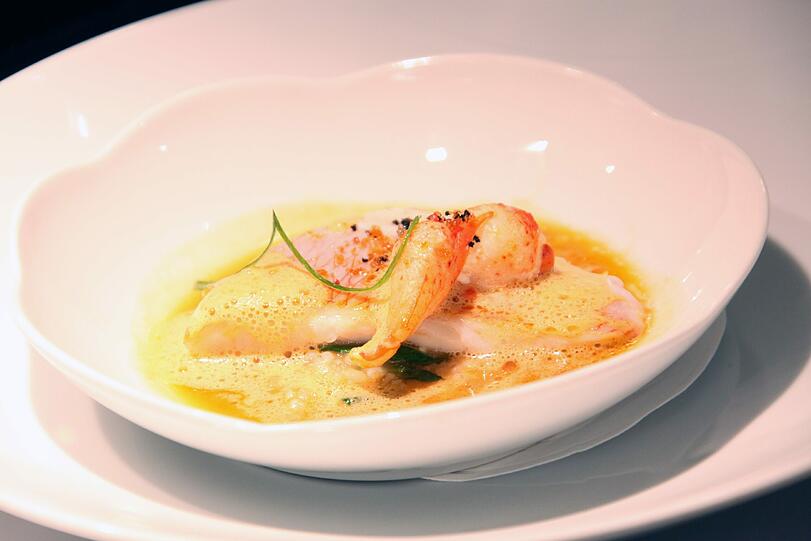 Im Allerheiligsten des Gourmettempels Tantris, der Küche, herrschen Präzision, Perfektion - und Stille.