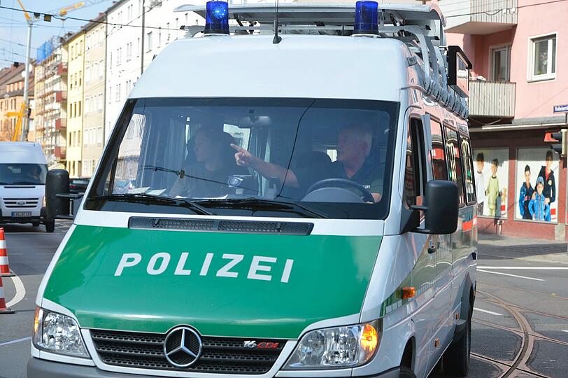 Evakuierungen und ein Großaufgebot an Sicherheitskräften rund um die Entschärfung der Fliegerbombe: Die Bilder aus Nürnberg.