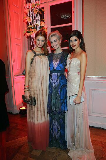 Schön, schöner, Models: Neele Hehemann, Anika Scheibe und Marie Nasemann strahlen um die Wette auf der Charity-Gala "Mon Chéri Barbara-Tag" im Schloss Nymphenburg.