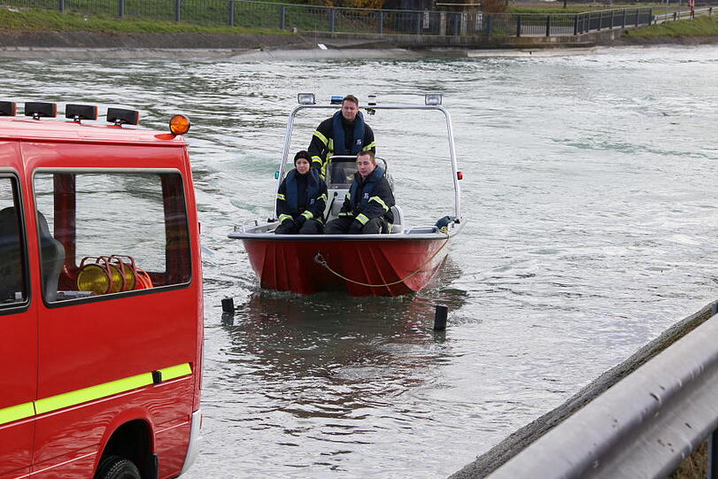 Wildsau-Suche am Innkanal. Die Bilder vom Einsatz.