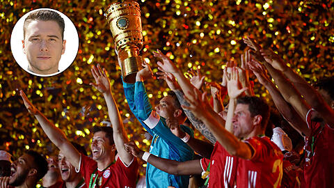 Die Bayern mit dem DFB-Pokal - kommt diese Saison noch eine weitere Trophäe hinzu?