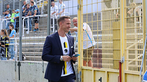 Geschäftsführer Marc-Nicolai Pfeifer sucht die Nähe zu den Fans des TSV 1860. Auf Gegenliebe stößt dies jedoch nicht.