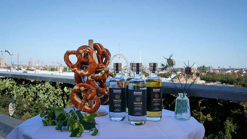 Gin und Likör aus alten Brezn? In jedem Fall passend zur Wiesn. Gin und Likör aus alten Brezn? In jedem Fall passend zur Wiesn.