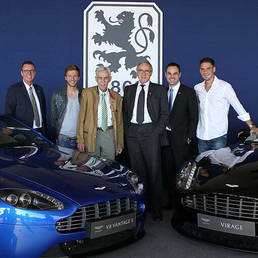 PS-stark präsentierte sich der neue Sponsor in München. Doch Anfang November 2012 gab Aston Martin bekannt, zum Ende der Saison 2012/2013 aussteigen zu wollen.