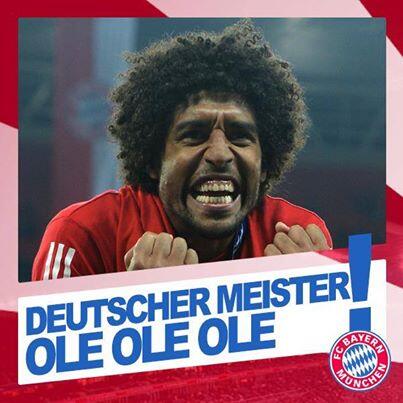 Dante auf Facebook: #Rekordmeister nur der FCB, Deutscher Meister nur der FCB!!! &mdash; mit Josué Junior Marinho.