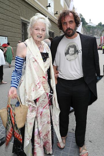 Designerin Vivienne Westwood und Ehemann Alexander Kronsteiner vor der Aufführung von "La Clemenza di Tito".