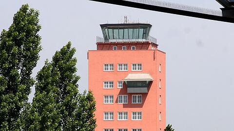 Unschwer zu erkennen: der rostrote Tower in Riem.