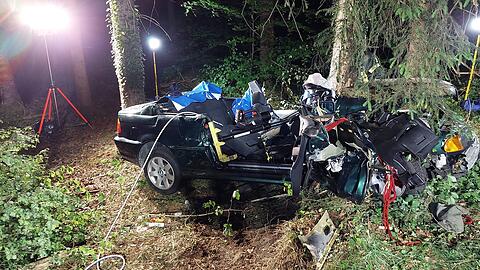 Die 18-jährige Fahrerin des BMW schwebte auch am Sonntag noch in Lebensgefahr.