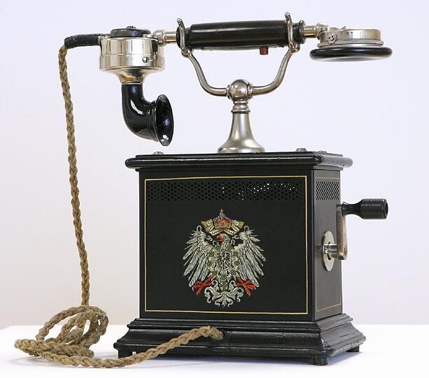 Der Tischapparat OB 05 aus dem Jahr 1906. OB steht übrigens für Ortsbatterie.