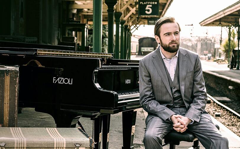 Daniil Trifonov stand bei seinem Gastspiel mit der Accademia di Santa Cecilia ein wenig neben dem Gleis.