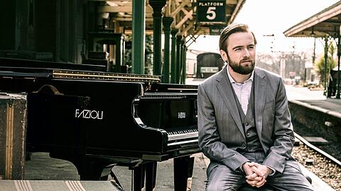 Daniil Trifonov stand bei seinem Gastspiel mit der Accademia di Santa Cecilia ein wenig neben dem Gleis.