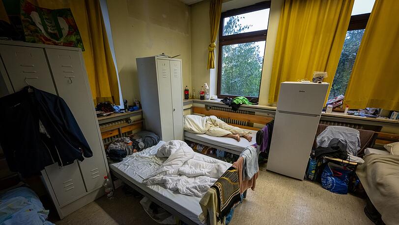 Durch die Schlie&szlig;ung besonders teurer Unterk&uuml;nfte will der Freistaat m&ouml;glichst viel Geld sparen. (Symbolfoto)