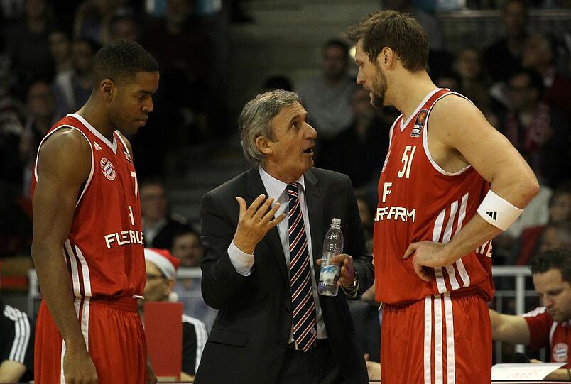 Jared Homan (rechts) mit Trainer Svetislav Pesic. Links: Brandon Thomas.