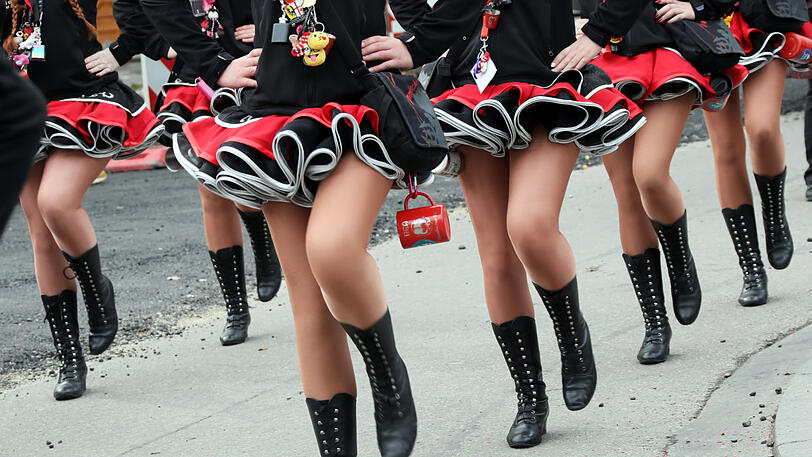 Klicken Sie sich durch die weiteren Bilder vom Faschingsumzug am Sonntag.
