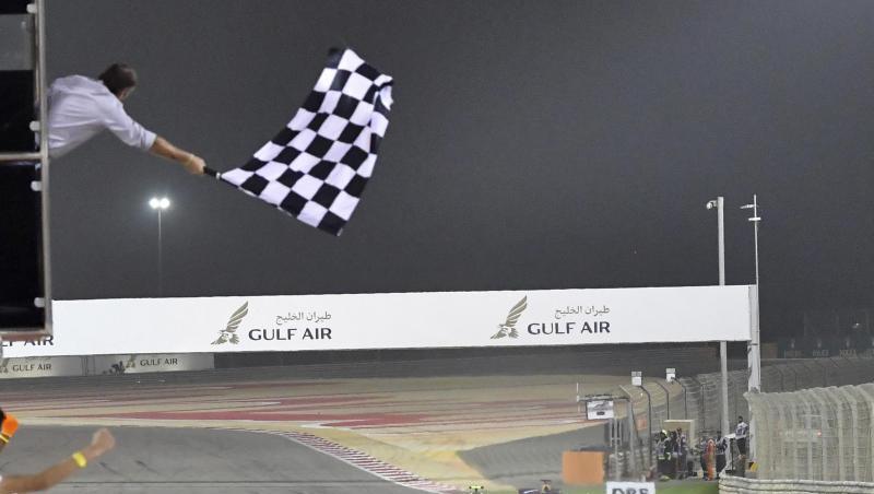 Auf der Rennstrecke in Sakhir will Sebastian Vettel gewinnen. Foto (2018): Giuseppe Cacace/Pool/AP Auf der Rennstrecke in Sakhir will Sebastian Vettel gewinnen. Foto (2018): Giuseppe Cacace/Pool/AP