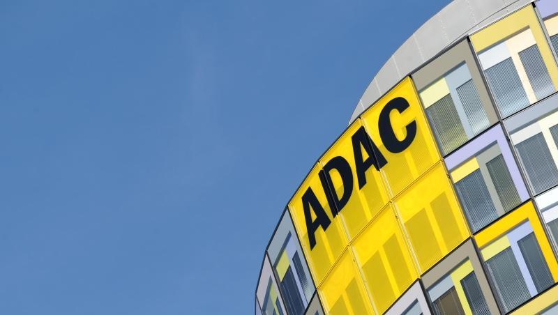 Das Logo des ADAC ist an der Zentrale in München zu sehen. Foto: Andreas Gebert/Archivbild Das Logo des ADAC ist an der Zentrale in München zu sehen. Foto: Andreas Gebert/Archivbild