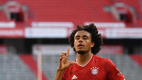 Joshua Zirkzee vom FC Bayern München jubelt während des Laufens. Foto: Matthias Balk/dpa/Archivbild