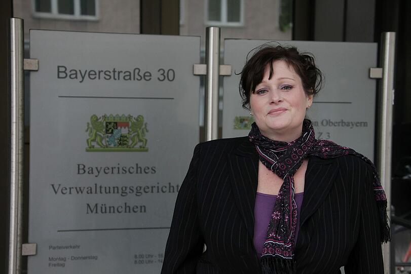 Sieg vor Gericht: Elke N. (40) ist fit genug für den Lehrer-Dienst.