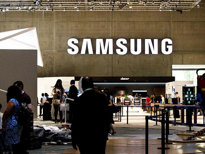 Samsung kündigte auf der IFA in Berlin sein erstes Mittelklasse-Smartphone mit dem schnellen Datenfunk-Standard 5G an.