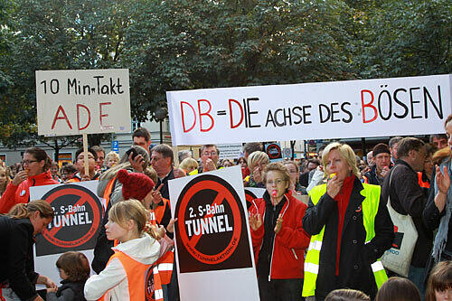 Demo gegen die zweite S-Bahn-Stammstrecke am Freitag am Orleansplatz: Das Projekt hat vor allem in Haidhausen viele Gegner.