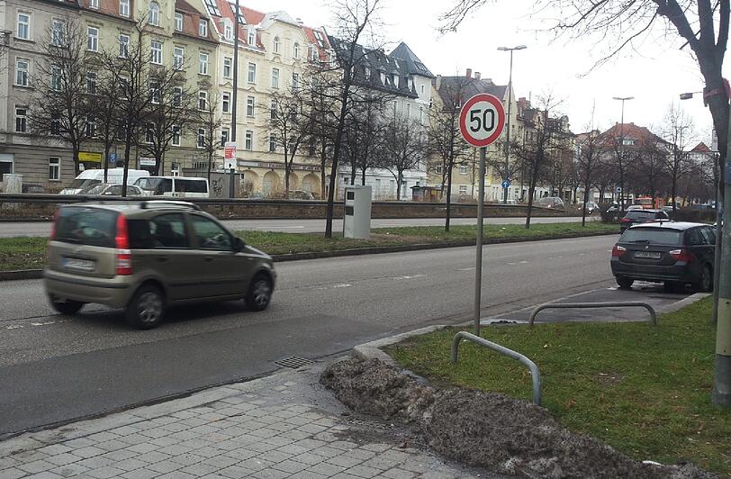 Bitte lächeln &ndash; oder noch besser: langsam fahren! Auf der Landshuter Allee wird nun im Probebetrieb geblitzt. Als Höchstgeschwindigkeit sind hier nur noch 50 Stundenkilometer erlaubt.