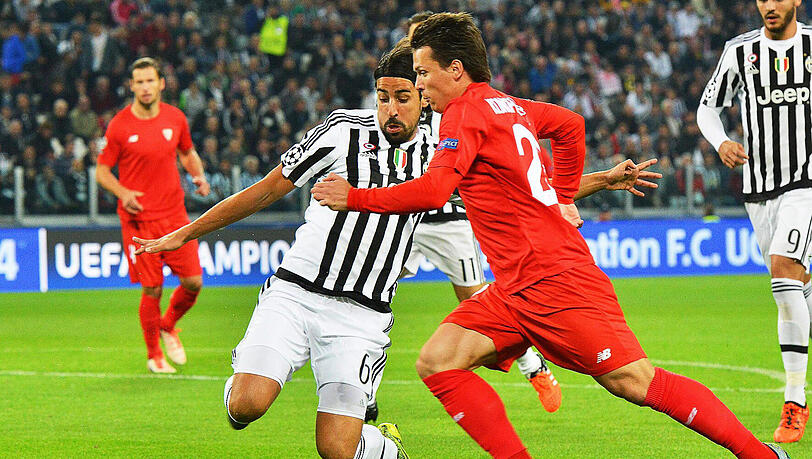 Sami Khedira ist nach seiner langen Verletzungspause zurück auf dem Platz und feiert mit Juve einen 2:0-Erfolg in Sevilla. Sami Khedira ist nach seiner langen Verletzungspause zurück auf dem Platz und feiert mit Juve einen 2:0-Erfolg in Sevilla.