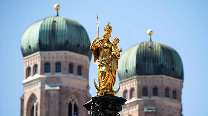 Die Türme der Münchner Frauenkirche. (Symbolbild)
