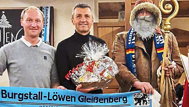Besuch bei den Burgstall-Löwen: Köllner (M.). Foto: oh Besuch bei den Burgstall-Löwen: Köllner (M.). Foto: oh