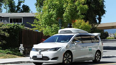 Ein selbstfahrendes Auto der Google-Schwesterfirma Waymo bei einer Testfahrt in Kalifornien.